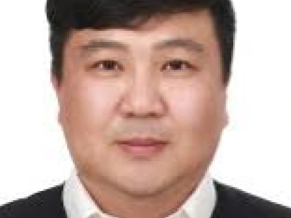 Headshot of student, Sungman Cho. 